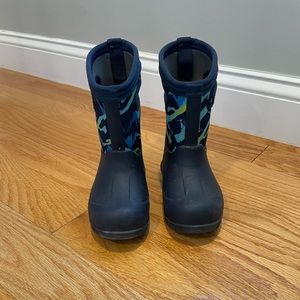 BOG winter boots toddler size 8